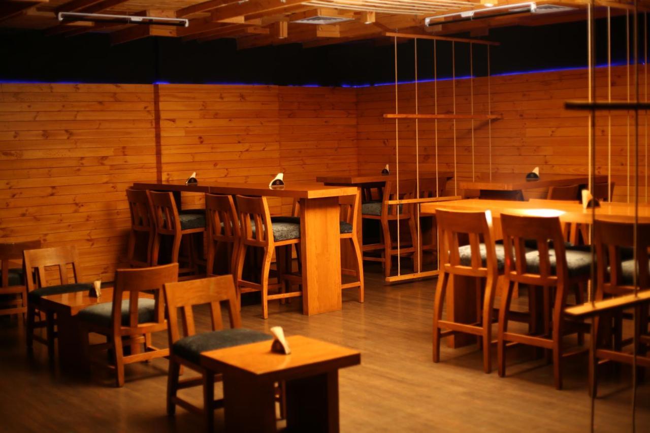 V 7 Hotel Csennai Kültér fotó