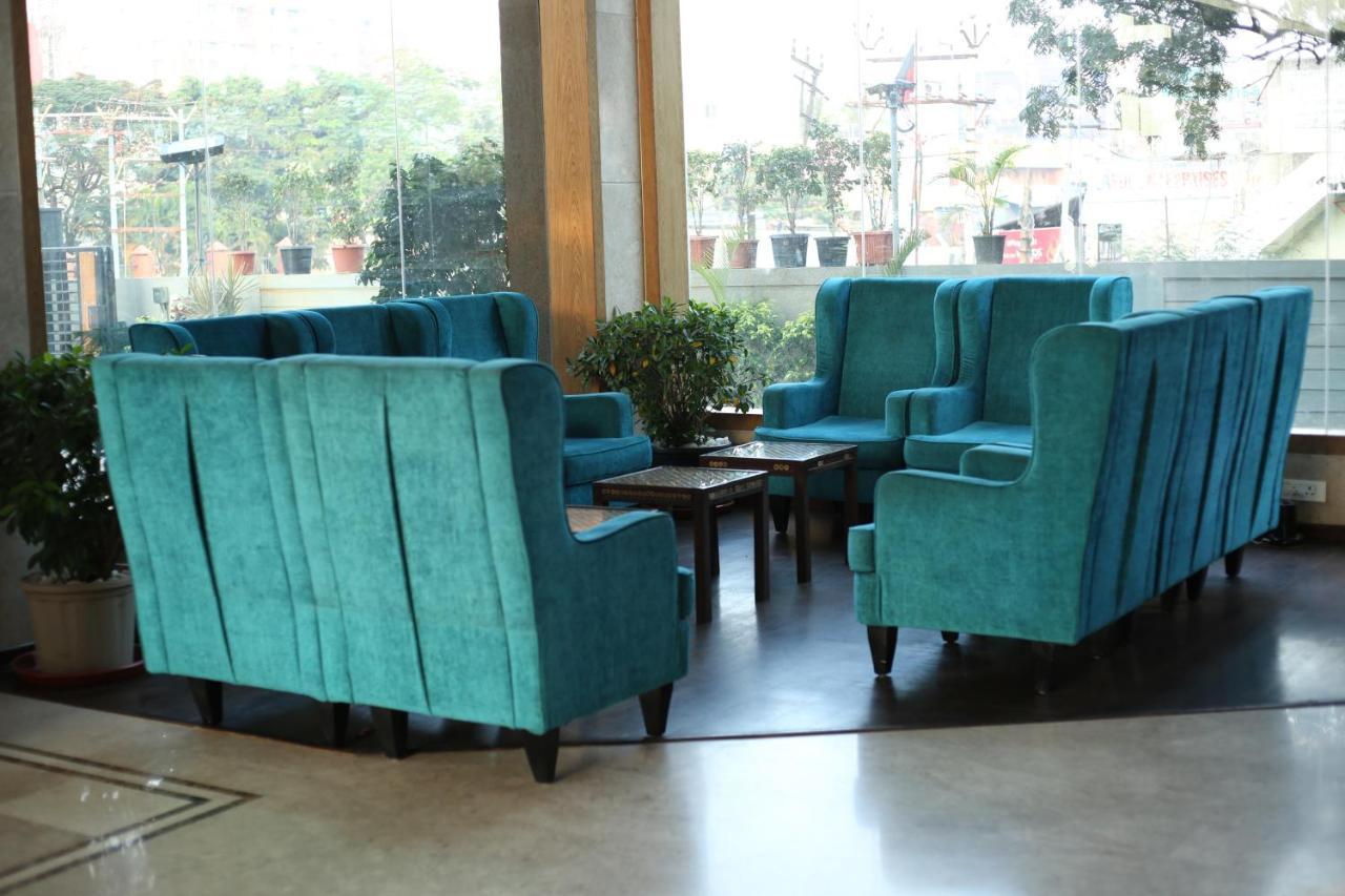 V 7 Hotel Csennai Kültér fotó