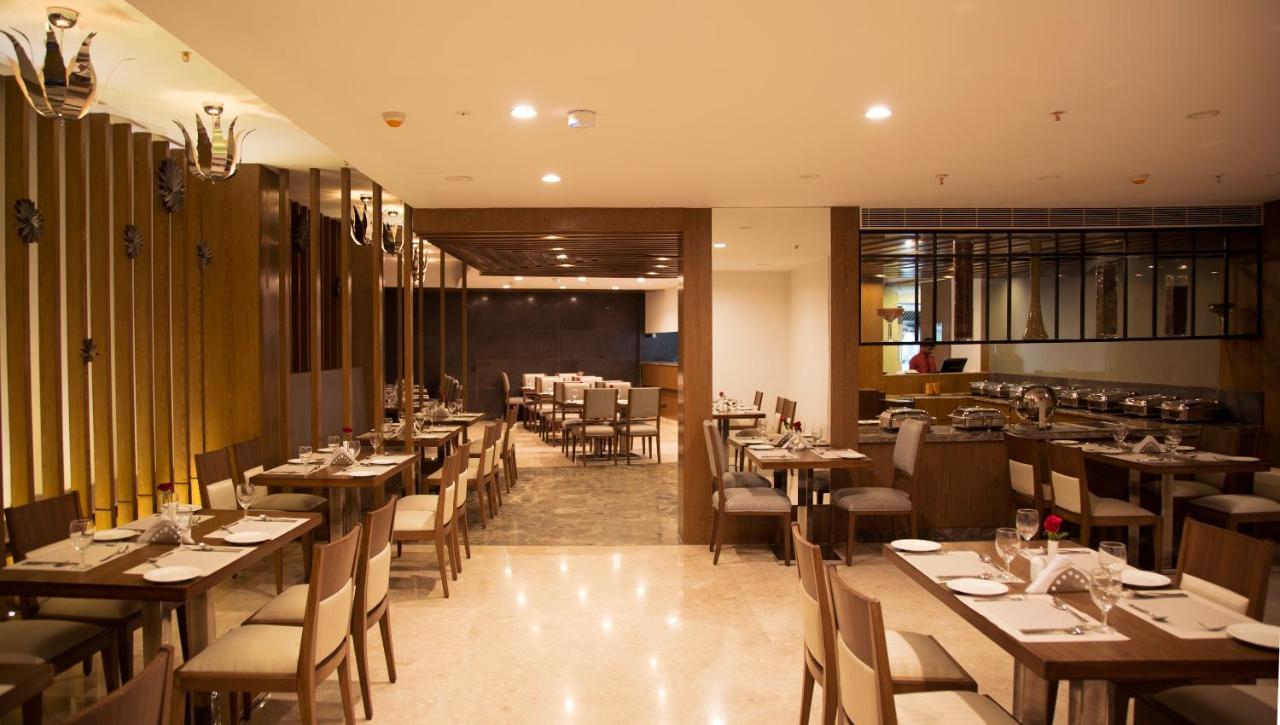 V 7 Hotel Csennai Kültér fotó