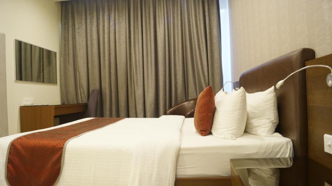 V 7 Hotel Csennai Szoba fotó