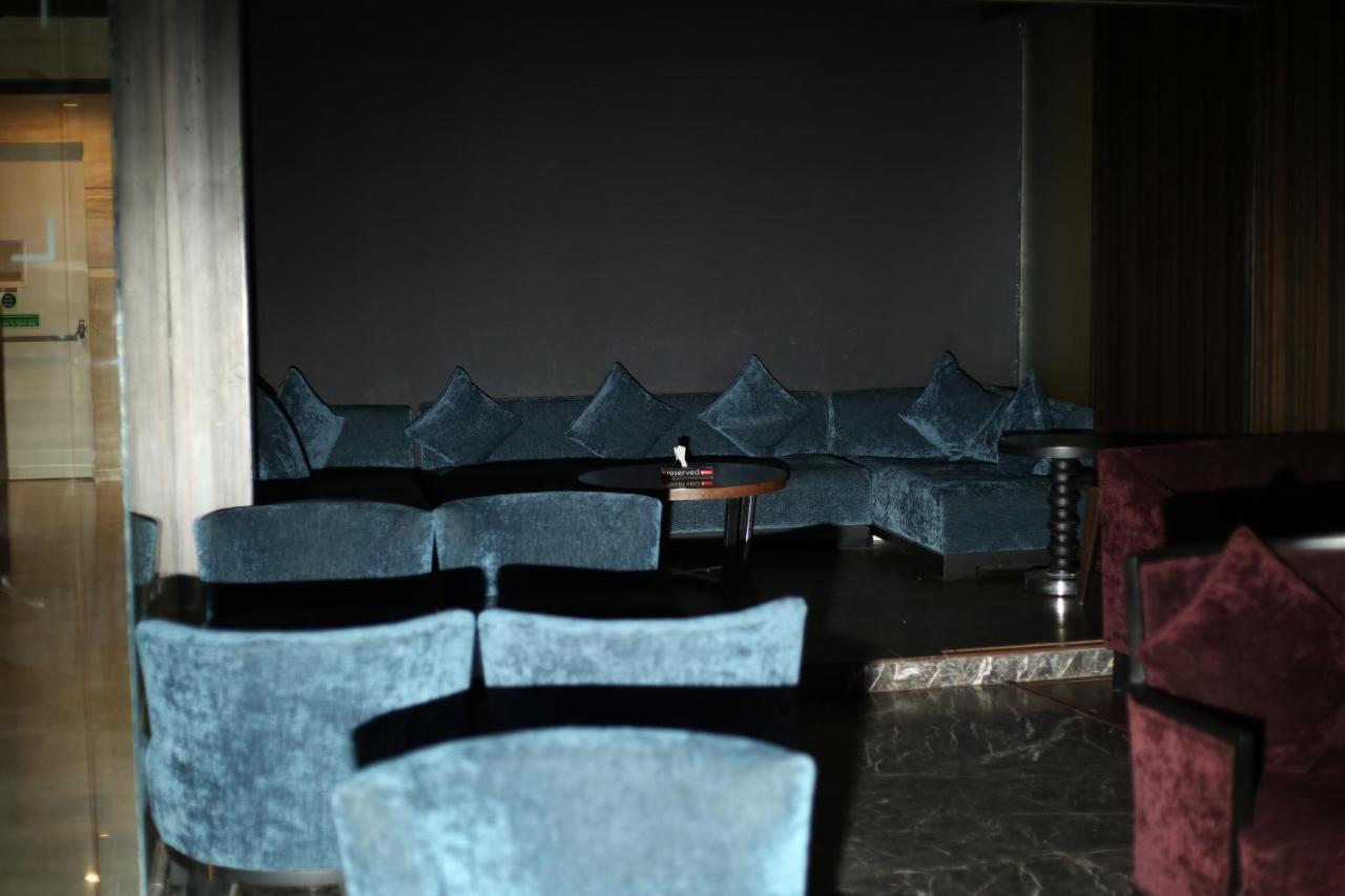V 7 Hotel Csennai Kültér fotó
