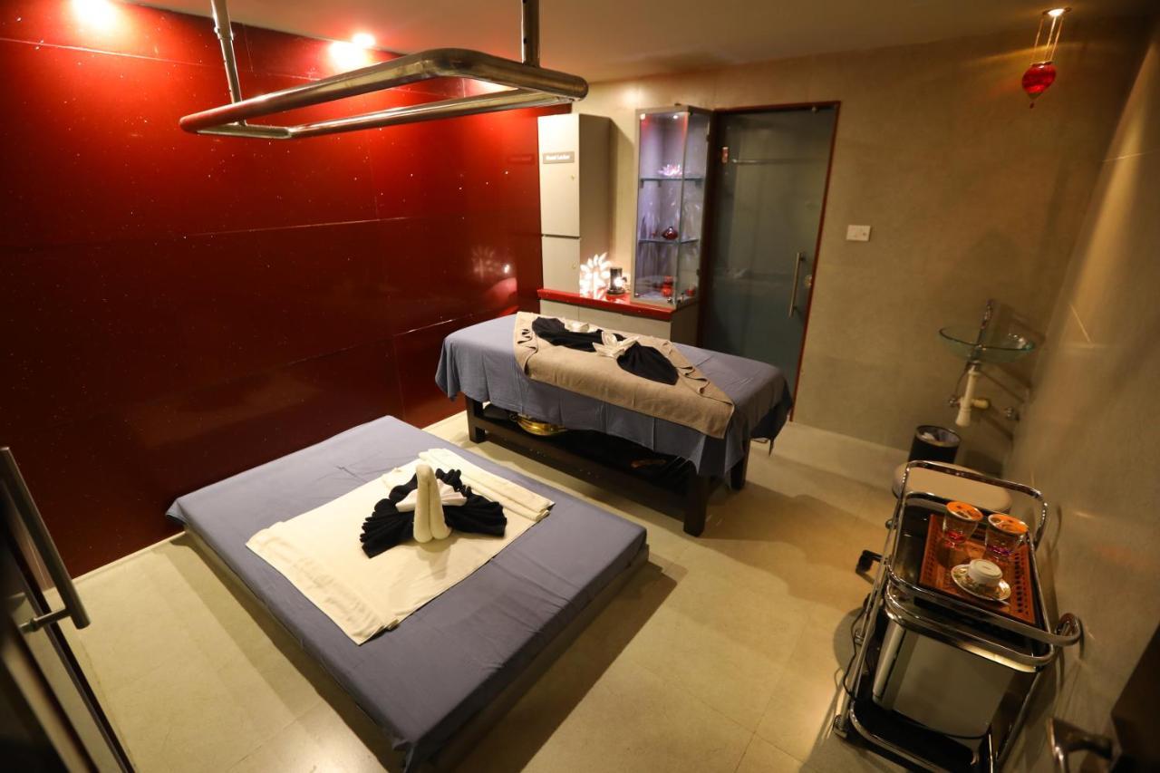 V 7 Hotel Csennai Kültér fotó
